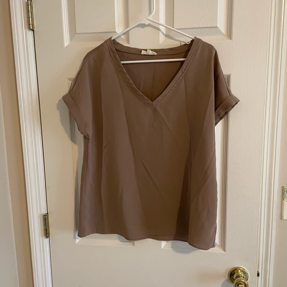 E.E.Some V-neck top